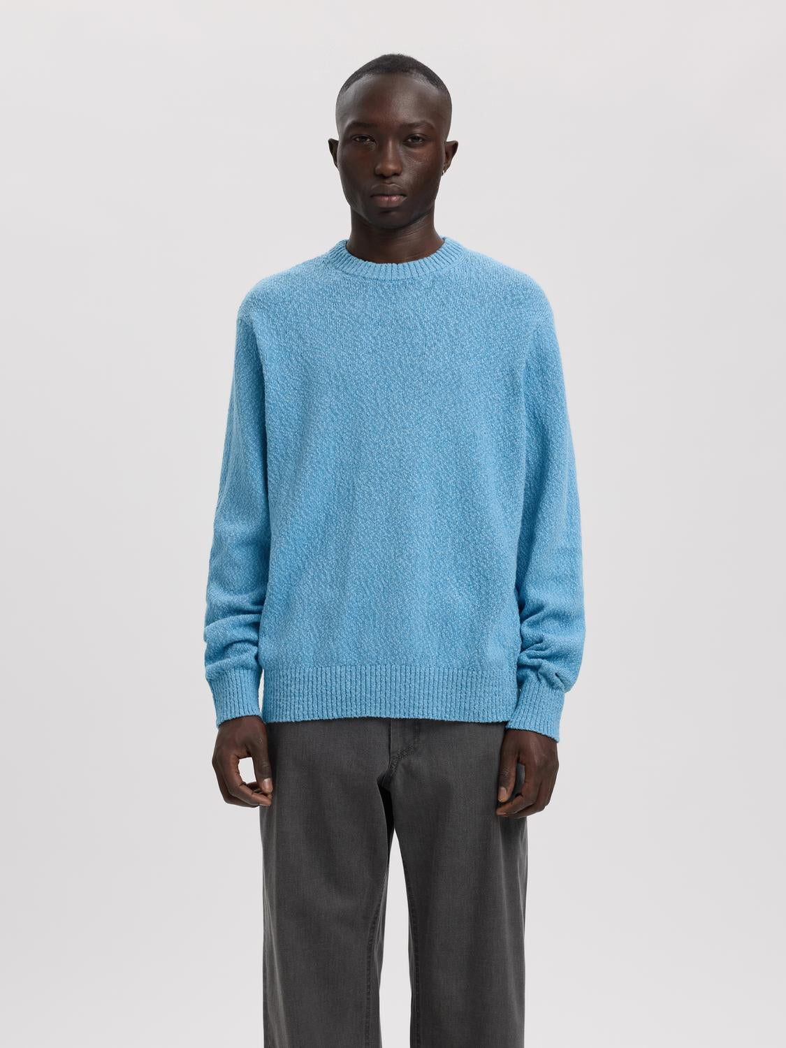 model_shot-front